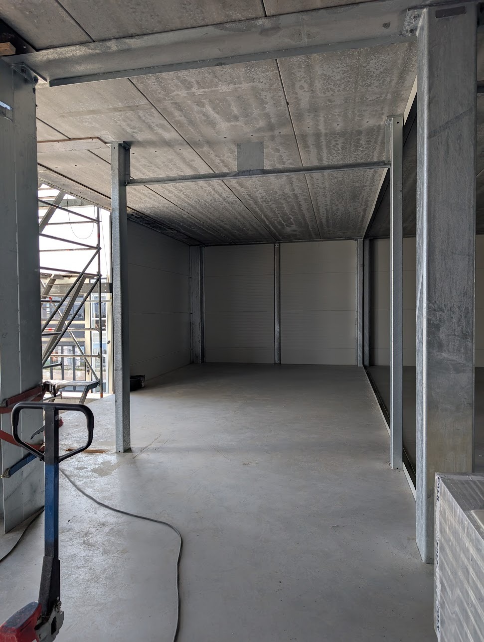 Interieur Busruimte.nl in aanbouw - Hoge hal